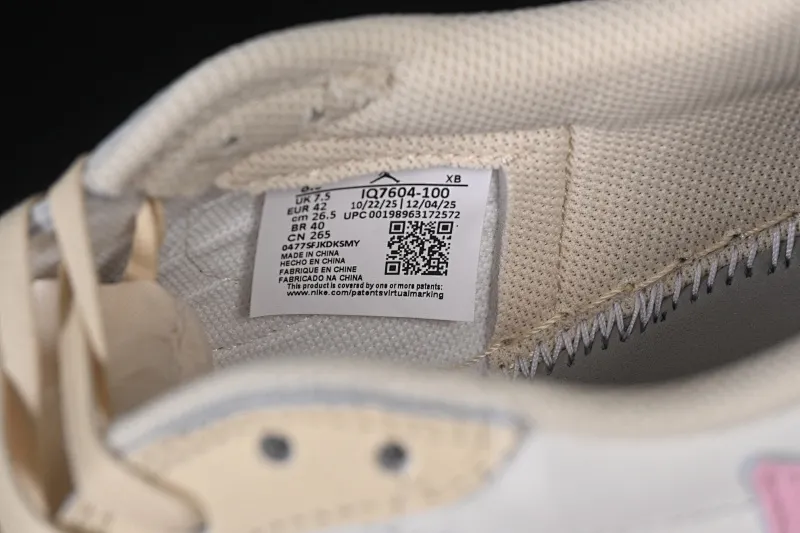 All categories Air Jordan Jordan series basketball shoes Air Jordan 1 Low OG version Travis Scott x Air Jordan 1 Low OG AJ1 Joe 1 undercut low IQ7604-100